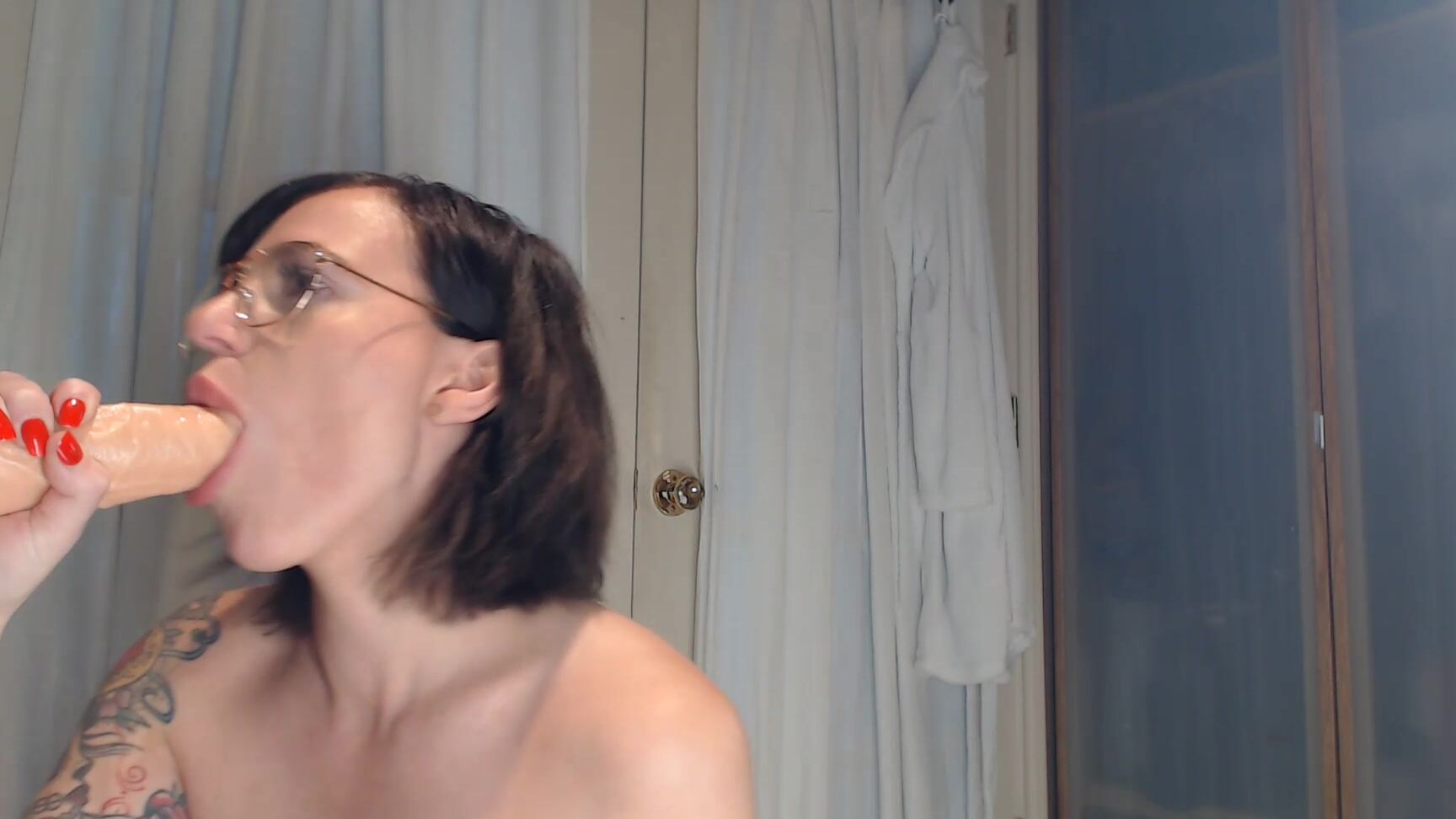 Yogabella Hd Huge Facial At Party