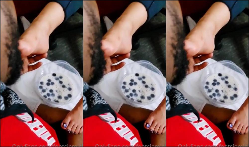 Footsiemichi Ugh What Would My Footboys Do Without Me They Can T Even Feed Themselves If It Weren T For Me Tsk Tsk Ft Handsomefootdevil