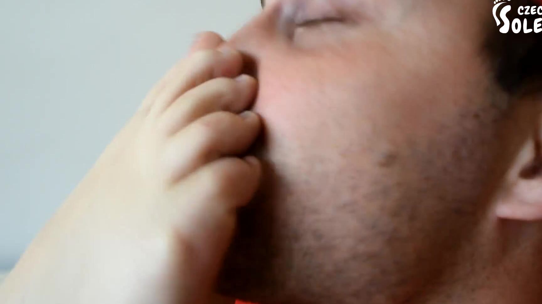 Czech Soles House Mover Passionately Worships His Client's Feet (Big Feet, Bare Feet, Foot Worship, Czech Soles) Czech Soles