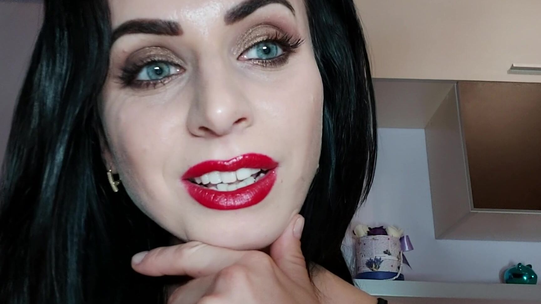 Moneygoddesss Blue Eyes Worship Onlyfans Onyfansmodel Onlyfanscontent Fetishmodel Eyefetish B