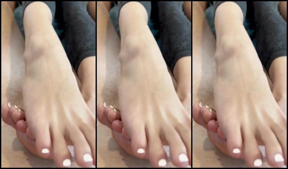 Brooke Jones Nicknamed Myposedtoesvip Onlyfans My Fresh White Pedicure Had To Be Put To Use Right After I Got My Pedicure I Stroked His Cock With