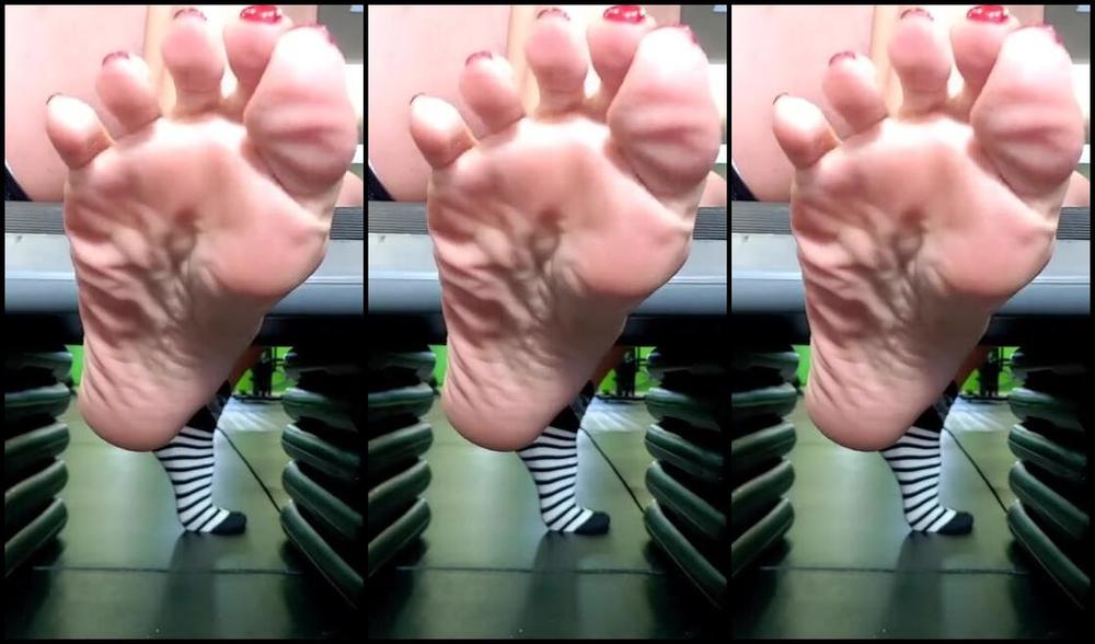 Flirtygirl370Z Nicknamed Flirtygirl370Z Onlyfans Breather Mid Day Break In The Gym