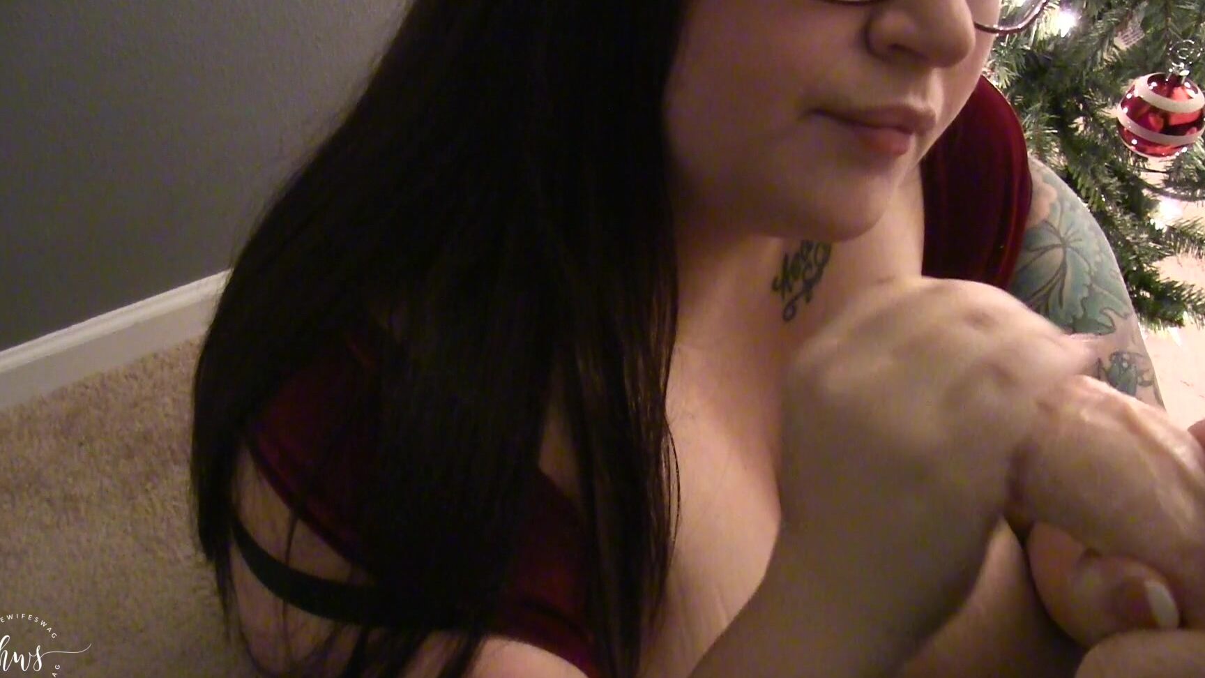 Housewifeswag Neighbor Wants Your Cum For Christmas