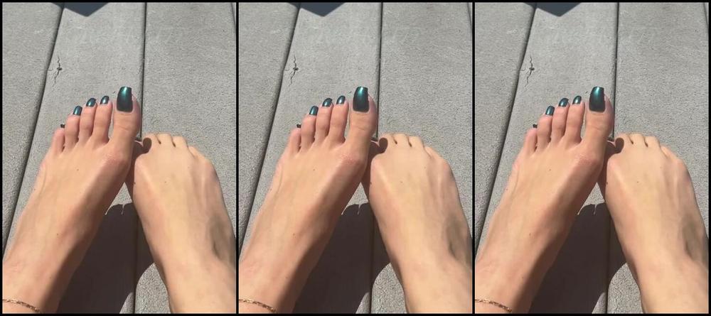 Greek Goddess Li Aka Greekli77 Onlyfans Toe Wiggles To Start The Eveningggg 3Sy