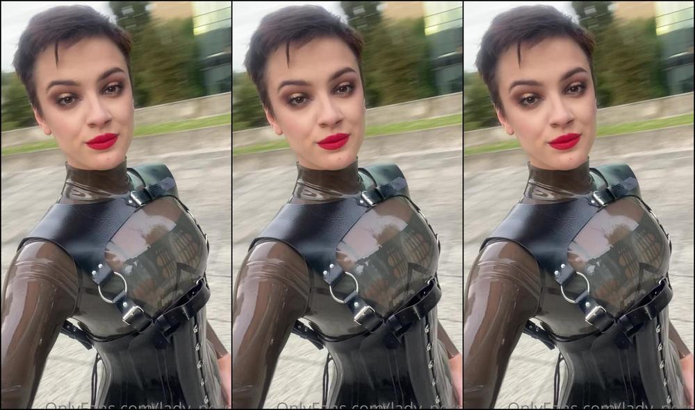 Lady Perse And What Would You Do If You Met Me In This Outfit In The City Center