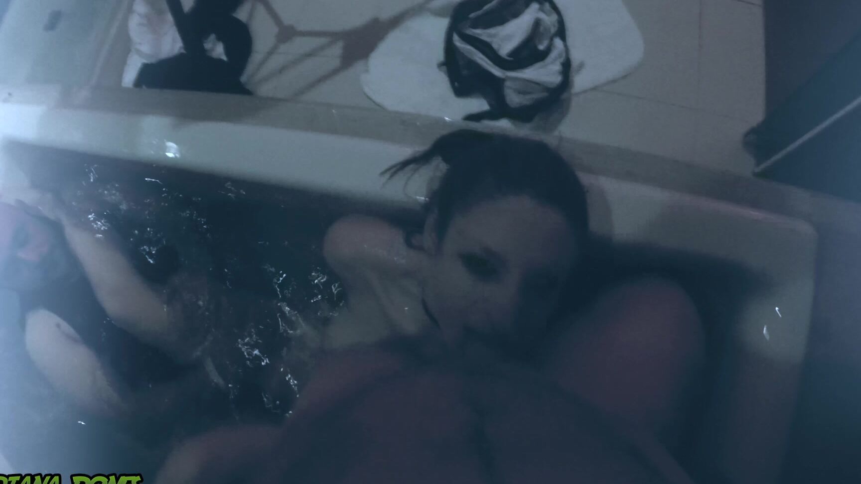 Dan Ferrari - PART 2- POV Bathtub BJ Amateur - ManyVids