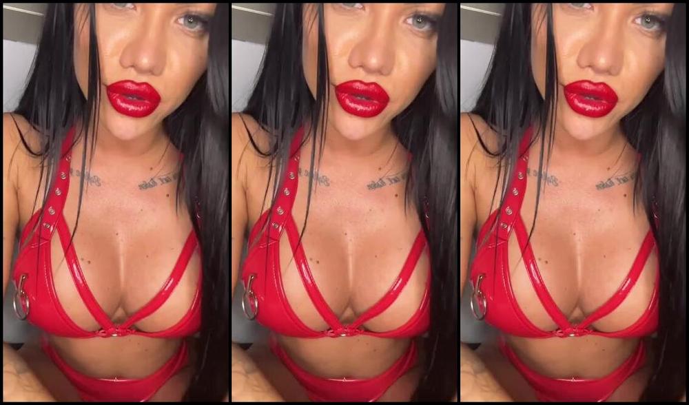 Nattashablack Onlyfans Red Juicy Lips Teasing Spitting