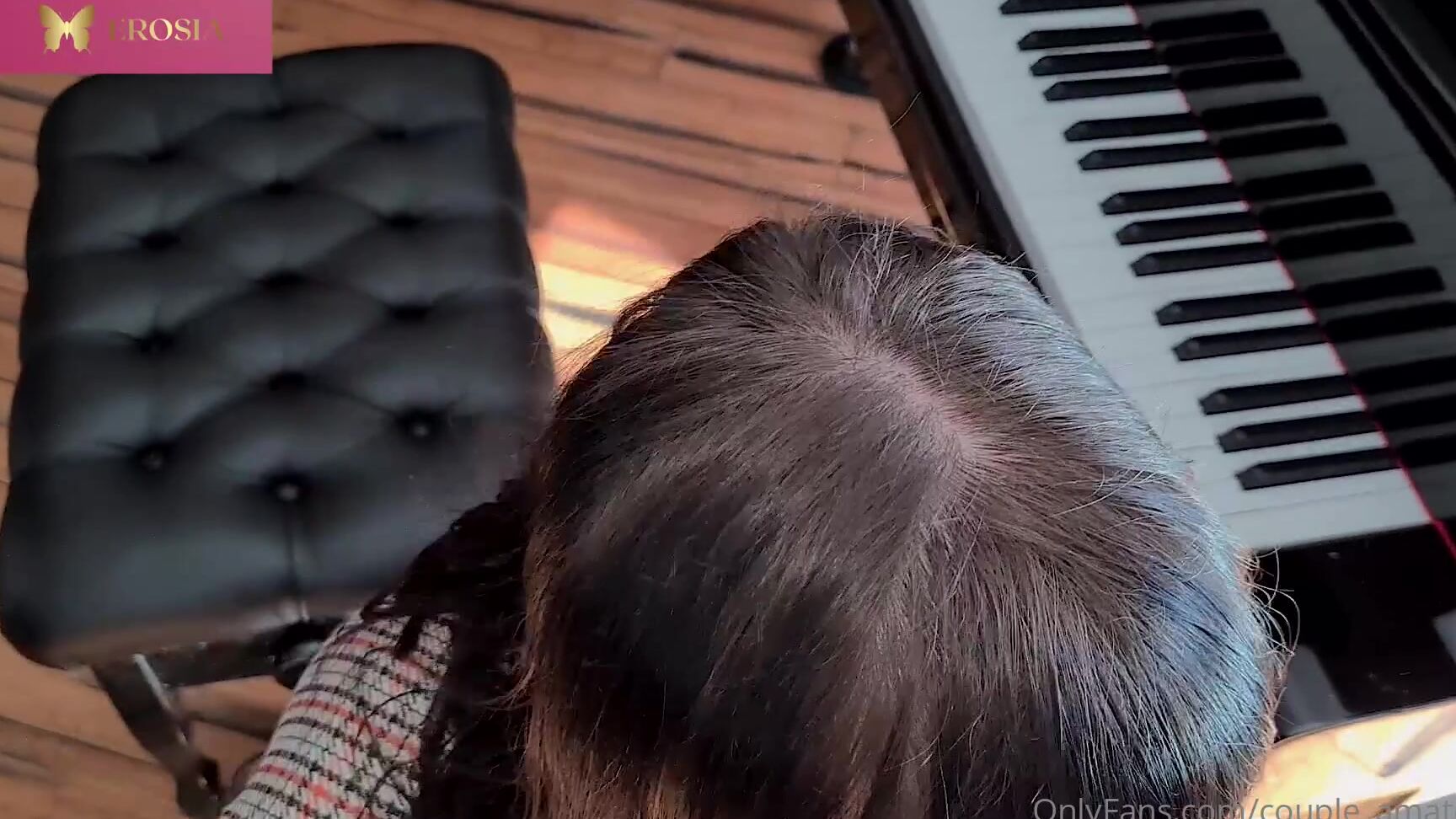 Couple Amateurfr J Aime Sucer Mes L Ves Timides En Court De Piano Je L Ai Bien Vu Dispers Coinc