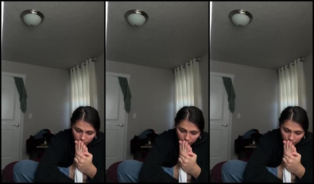 Ivyfootgoddess Onlyfans Watch Me Take Off My Sweaty Shoes Sniff Them N Then Show Off My Soles 5 Mins