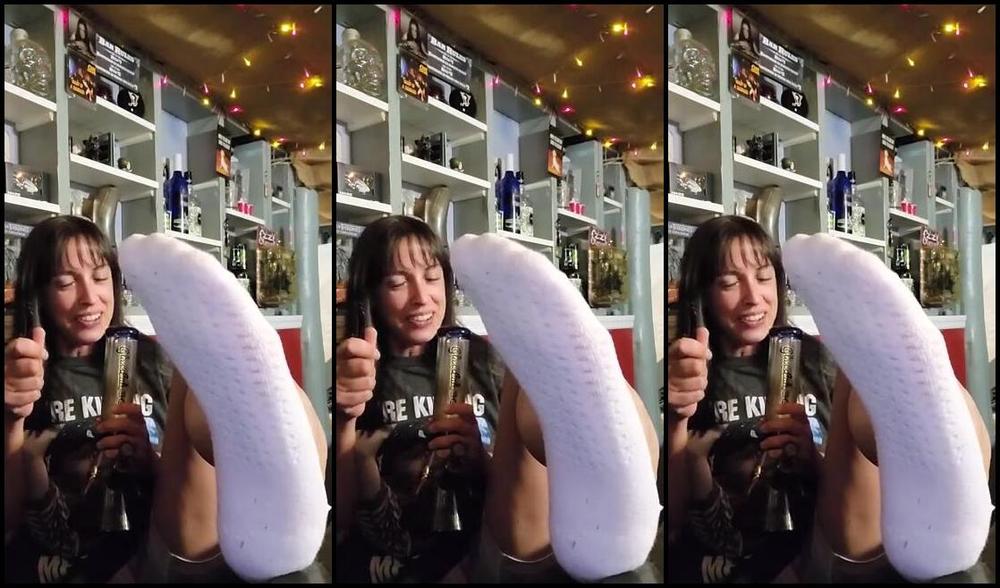 Crystal Paris Nicknamed One Lonely Foot 08 14 2025 Onlyfans Video Randoms From The Week L42A