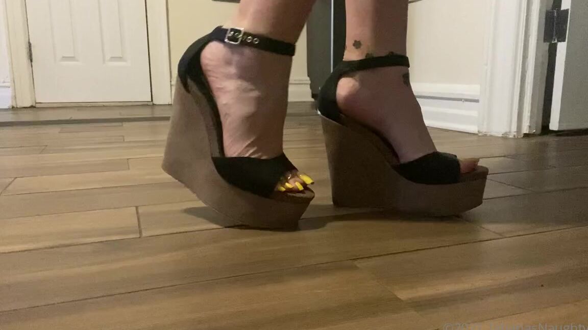 Tatianasnaughtytoes Nicknamed Tatianasnaughtytoes Onlyfans Some New Wedges With The Same Yellow 2 Ay