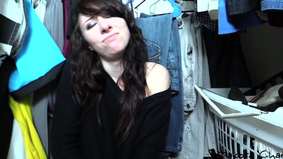 Dakotacharmsxxx No Potty Breaks For Hostage