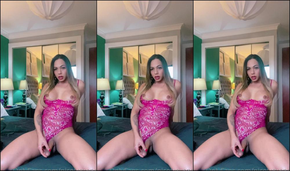 Nicolyevans Does Anyone Like Pink