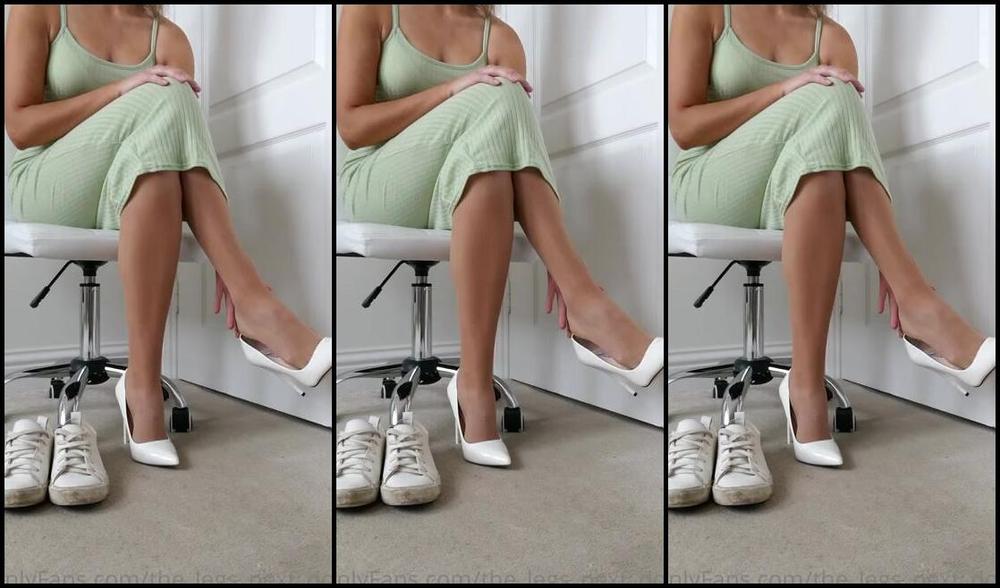 The Legs Next Door Nicknamed The Legs Next Door Onlyfans I Know You Like It When I Wear The Same Nylons For A Long Period Of Time So Here Is A Little Vide