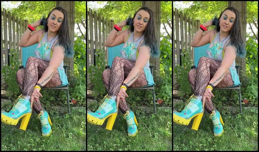 Missarcanaplus Nicknamed Missarcanaplus Onlyfans Who Doesnt Love Some Boot Steam