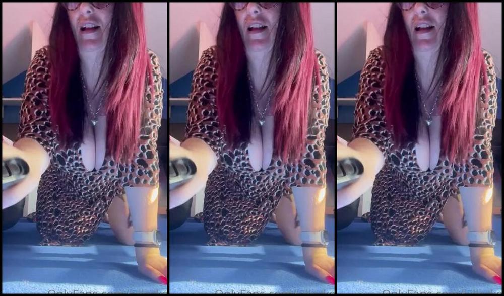 Killersexyfeets Nicknamed Killerkell Onlyfans Doing The Housework Part 2 I Got A Little Distracted