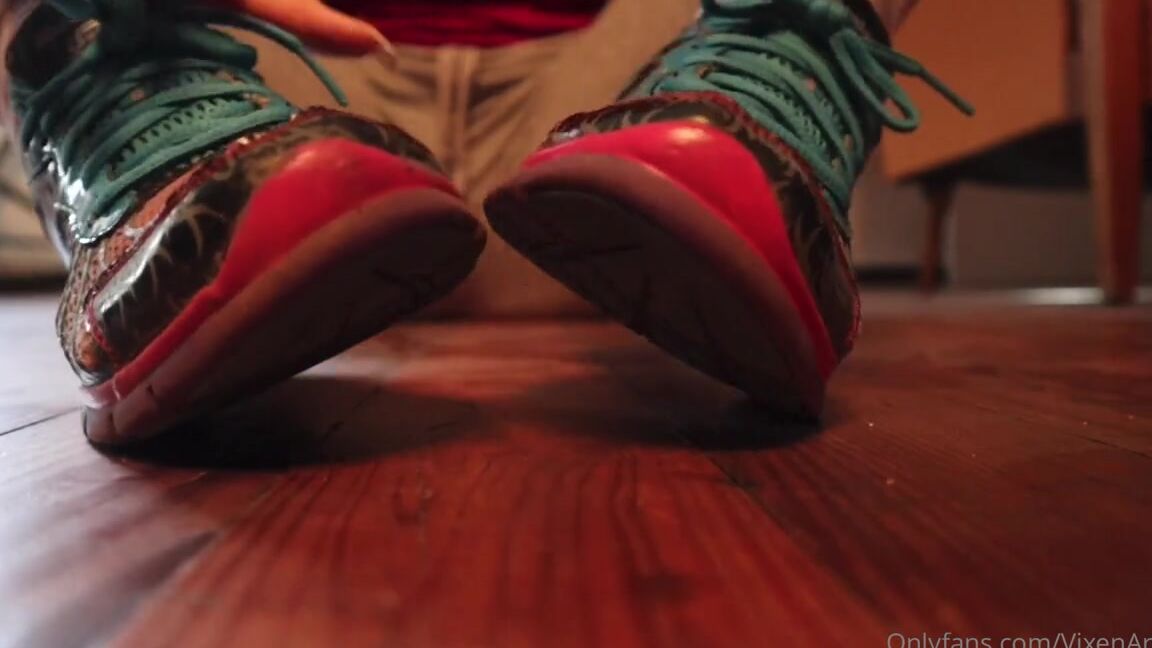 Vixenarches Onlyfans Sweaty Feet And Long Bare Fingernails After A Workout Requested Video My Camera Died 2 And A Hal