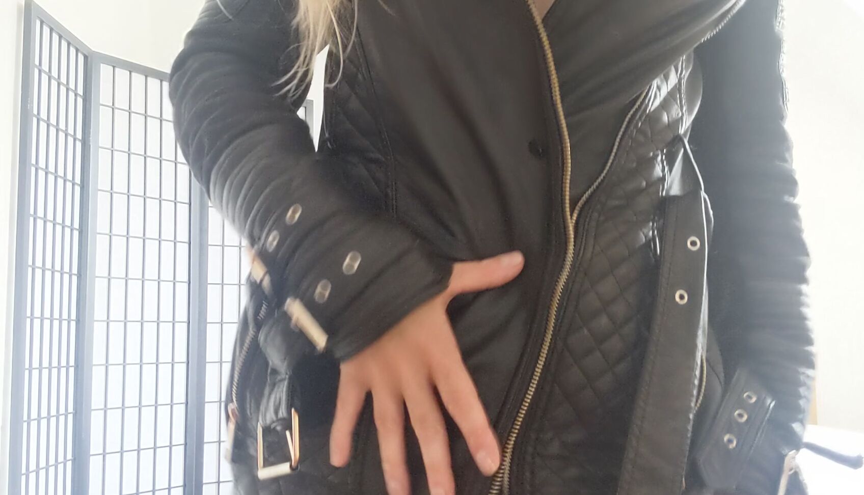 SophieShox - Jerk It To My Leather Jacket ManyVids