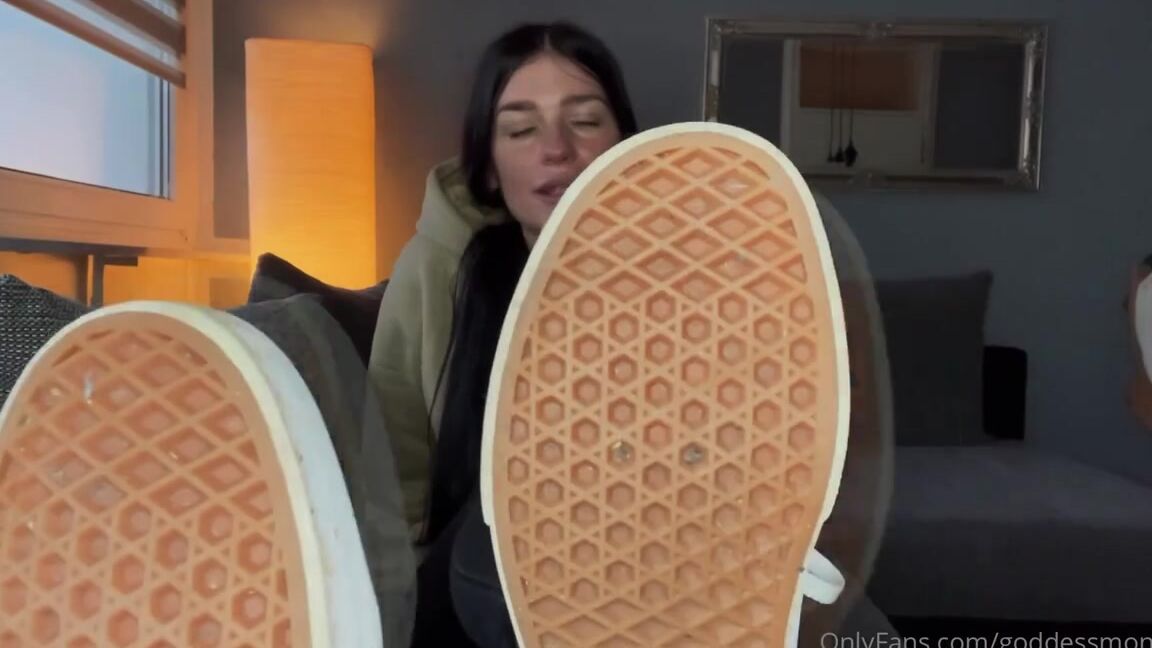Goddessmona 91 Onlyfans Mal Sehen Wie Sehr Ich Heute Wieder Geschwitzt Habe Siehst Du Am Ende Diese Nervigen Verschwitztep