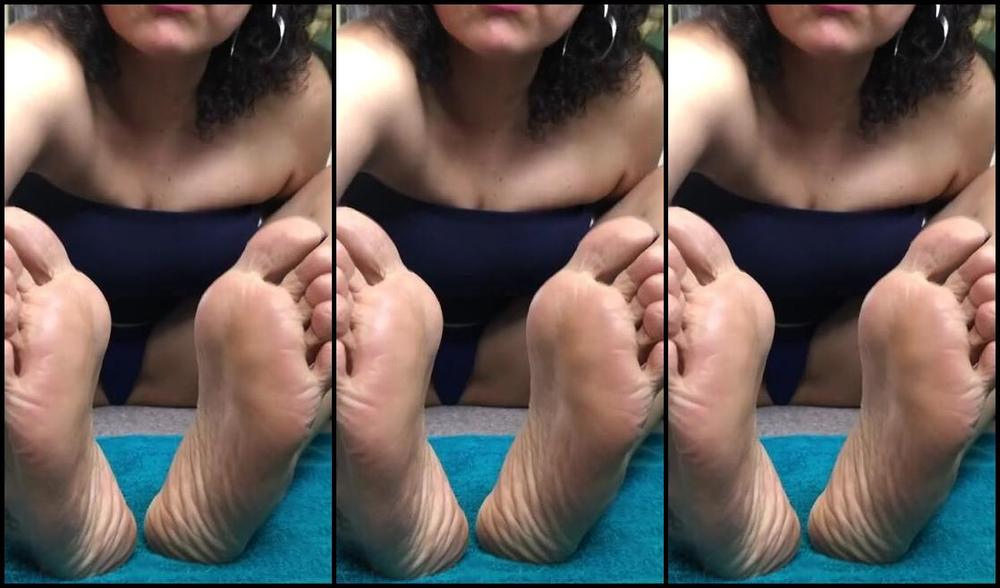 Deedeericanfeet Onlyfans A Request For A Countdown Lol In Oily Soles