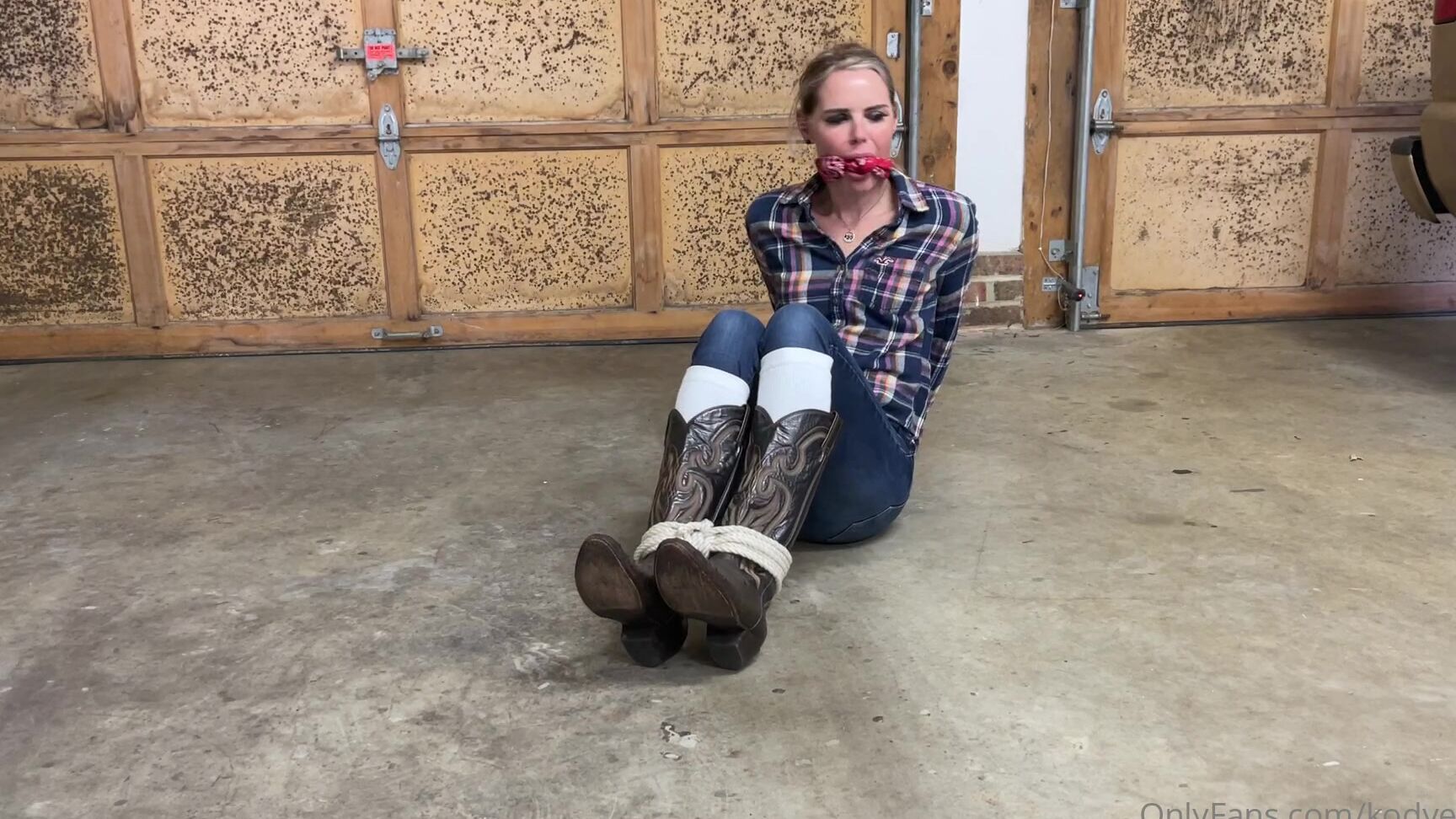 Kodyevans In A Garage Tied Up Finally Able To Get Up And Hop Around For An Exit Did I Find One Or