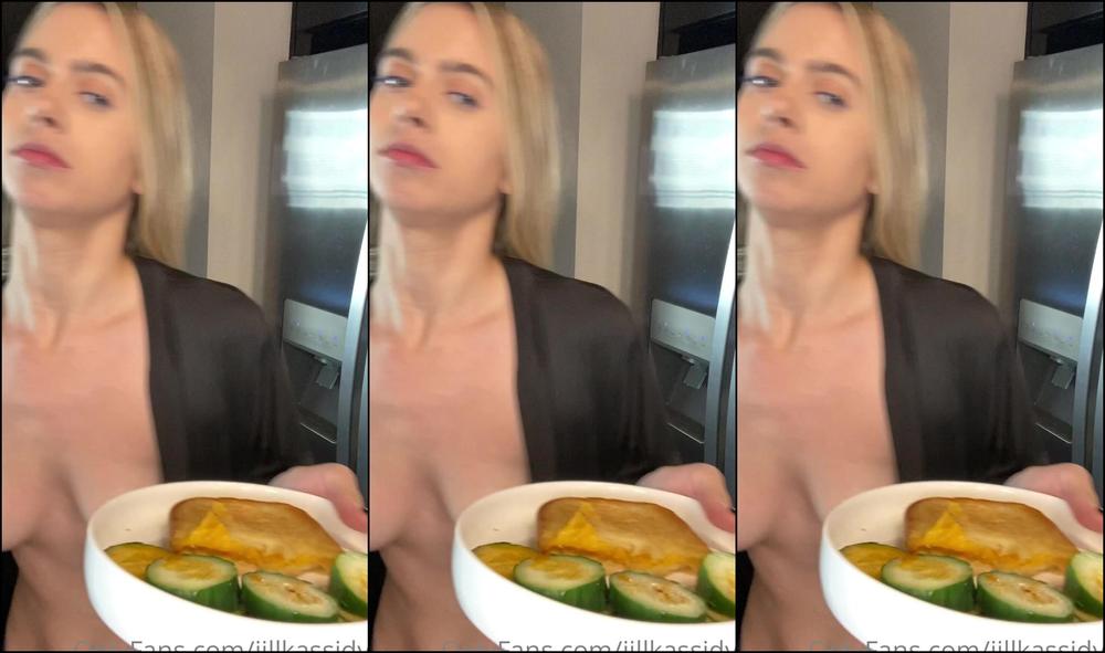 Jillkassidyy Naked Mukbang