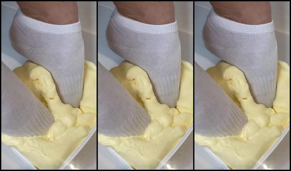 Bsmessybakery Nicknamed Bsmessybakery Onlyfans 5 Minutes Of My Gleaming White Ankle Socks Having Fun And Getting Messy