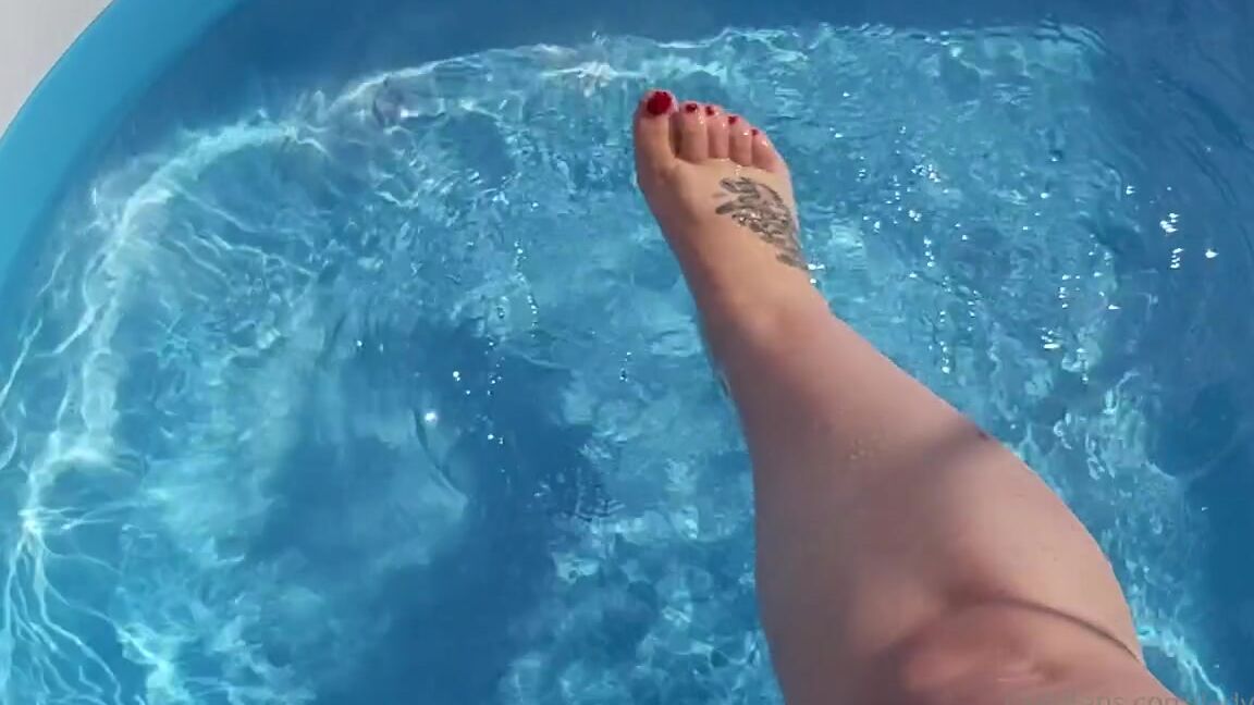 Lady Shayqoscuckoldress Nicknamed Ladyshay 08 18 2020 Onlyfans Video Its Pool Time
