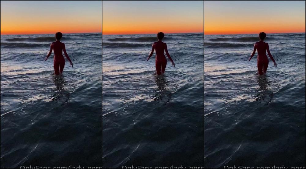 Lady Perse My Slave Took Some Videos And Pictures Of Me On The Beach I Love Adrenaline So I Had To Ju