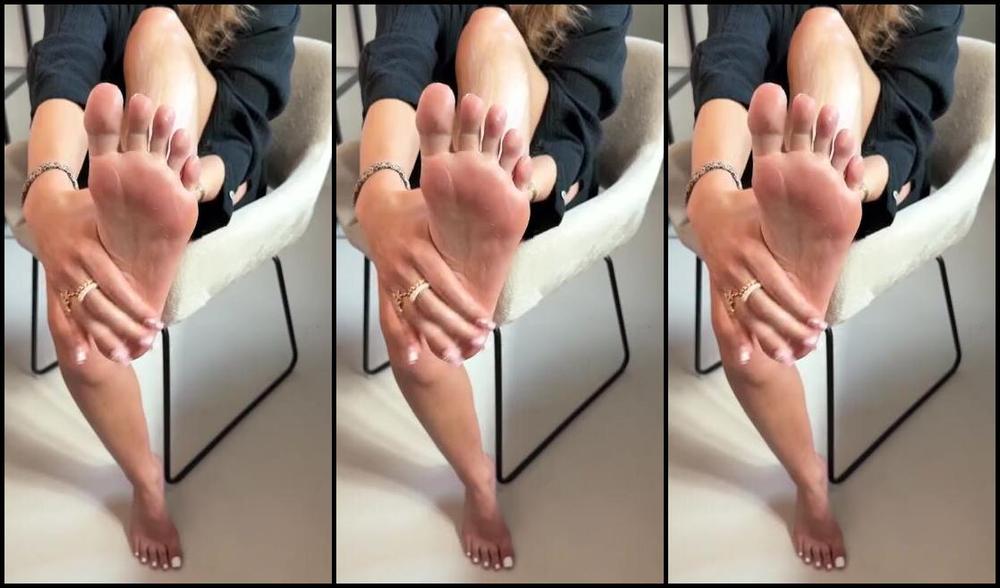 Barebylola Nicknamed Barebylola 05 22 2025 Onlyfans Video Whats Better After A Long Day Than A Massage Thanks For Your Help Yourbest Blondie