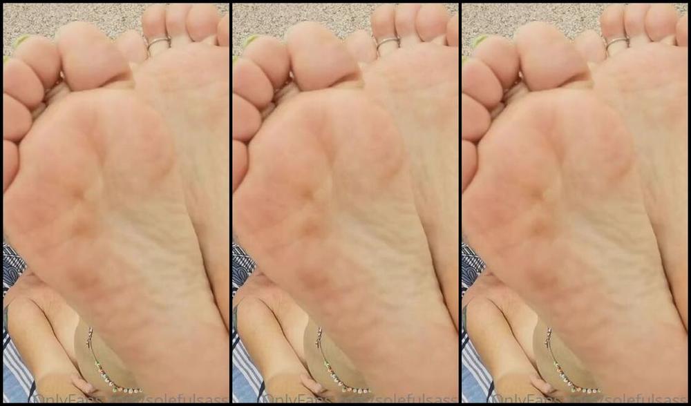 Solefulsassy Onlyfans Bit Of Sunbathing And Joi Today I Was Joined By A Fly On My Face And A Wasp On My Feet Fooook