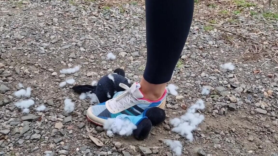 Kats Worn Heels Nicknamed Katswornheels Onlyfans Shredding It To Bits With Ease