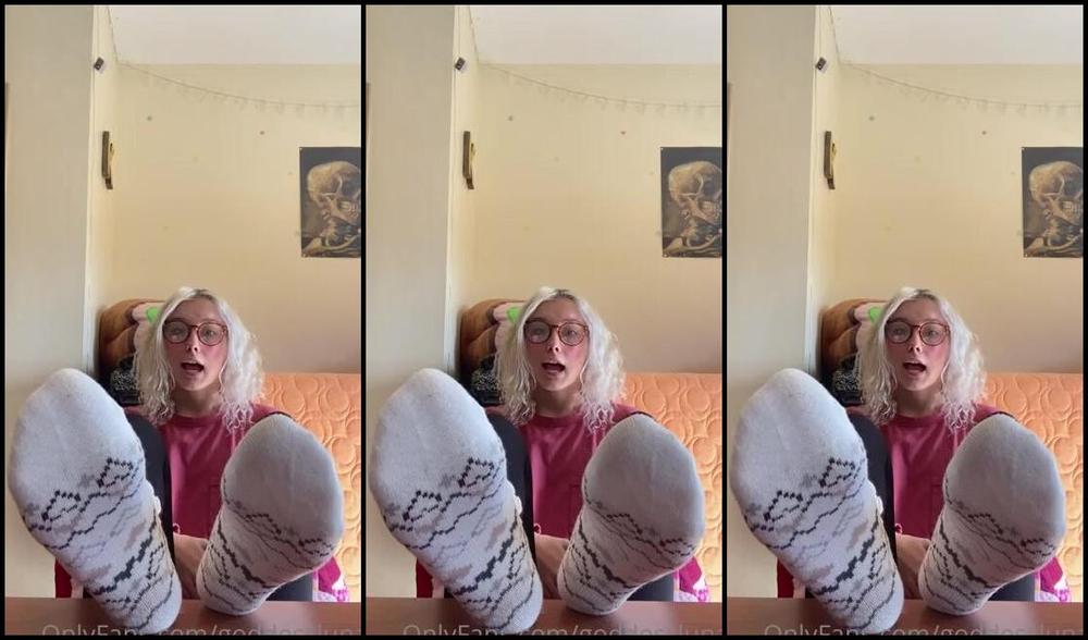 Luna Thrift Nicknamed Goddesslunat Onlyfans Former Friend Turned Foot Slave Custom I Did Go Fetch