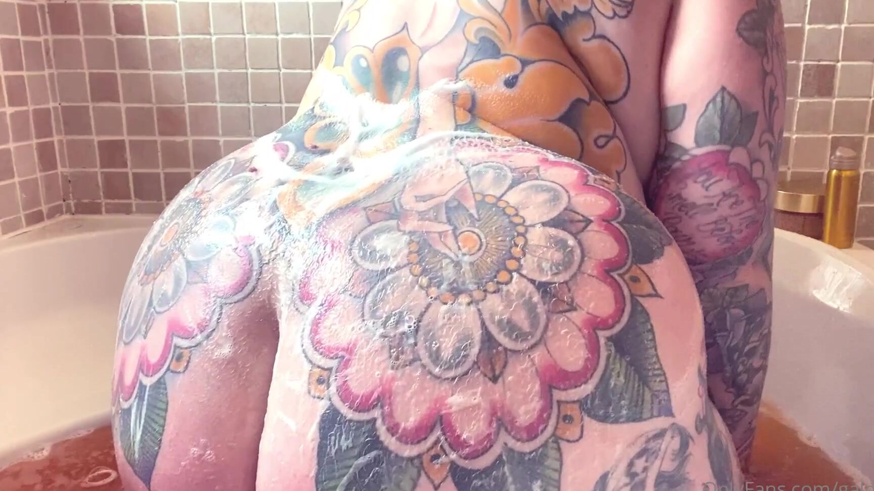 Galdalou B A T H T I M E