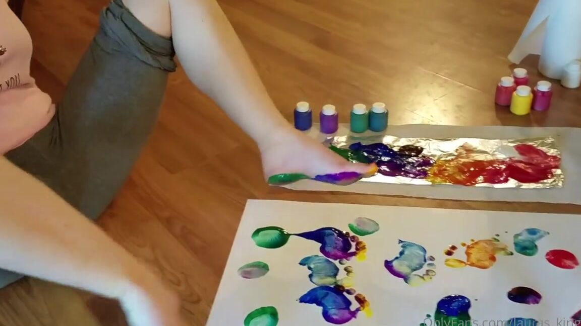 Lalalaura Nicknamed Lauras Kingdom 09 13 2021 Onlyfans Video Laura Amp Knicole Feet Painting Laura And Knicole Decide It Will Be Fun To Make Art