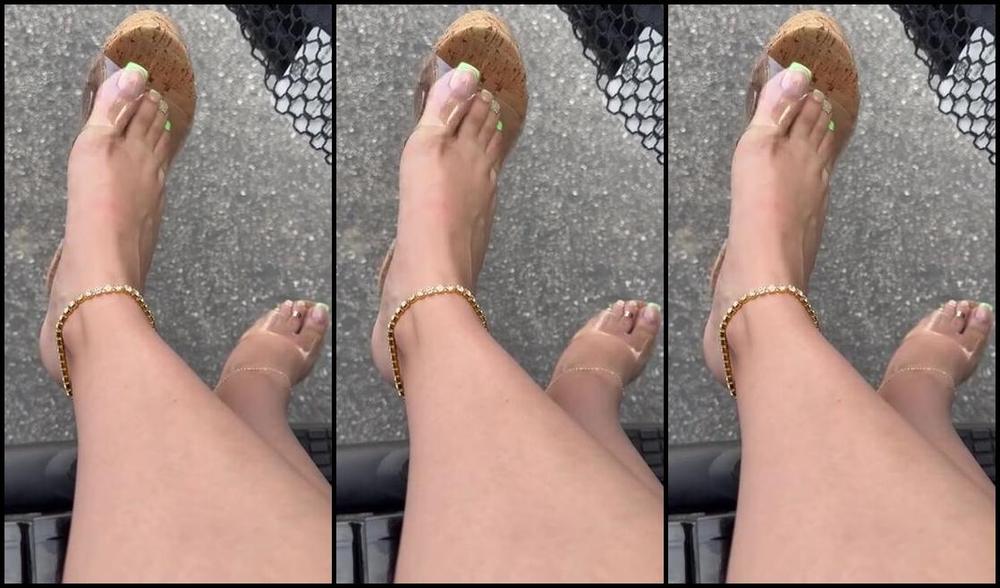 Dafootgoddess1 Foot Fetish 06 03 2024 Onlyfans Video Pulled Up To The Side Of The Road And Filmed A Public Shoe Dangle While Cars