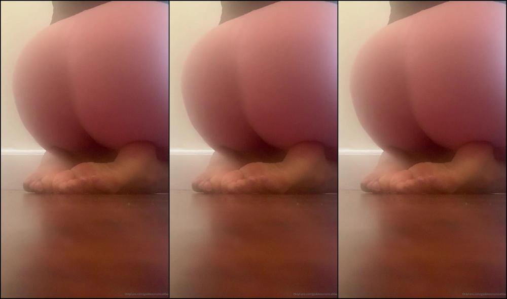 Goddessmonica W Booty And Sole Tease