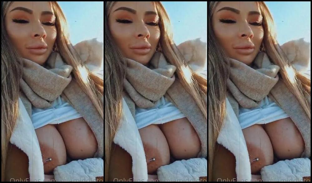 Mia Middleton Nicknamed Miamiddleton Onlyfans My Tits In The Sunshine Though