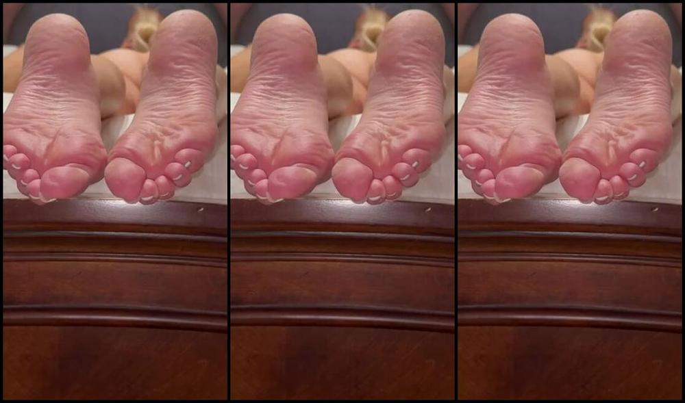 Barbie Soles Nicknamed Soleful Barbie Onlyfans Pov You At The Foot Of My Bed Pt1 Barbies Boytoy