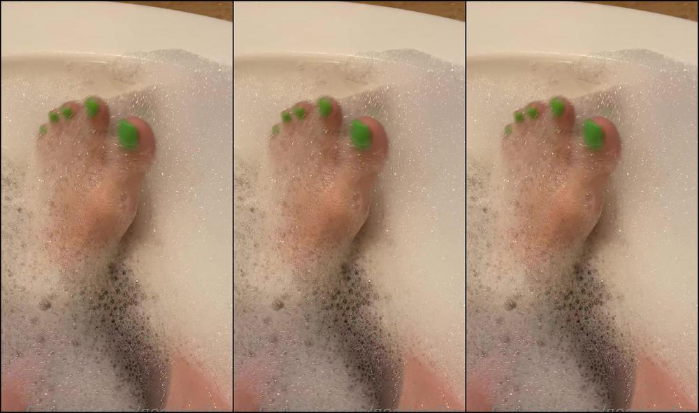 Goddessfendi 584284679 07 24 2020 Bubbblesss Wouldn T You Love To Hop In