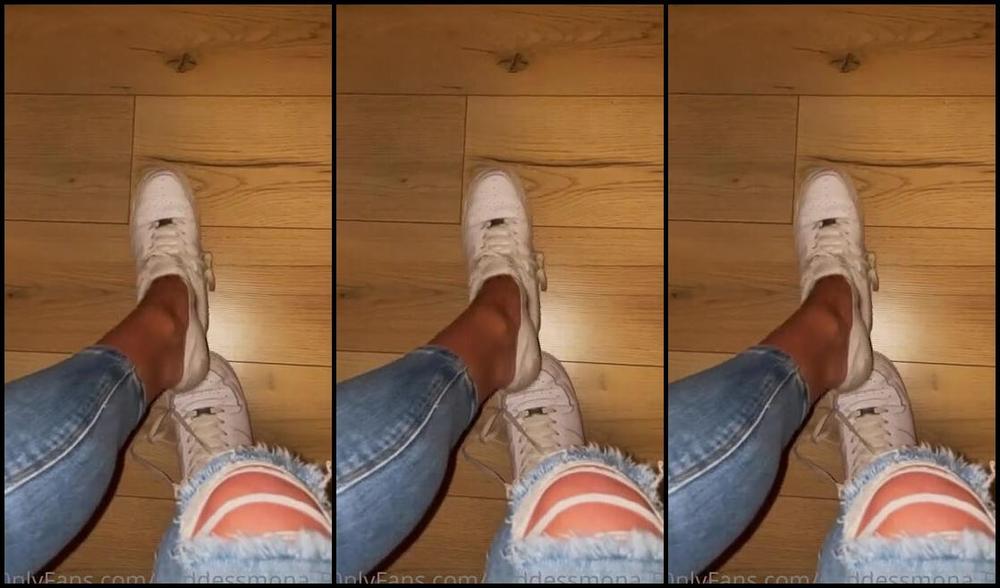 Goddessmona 91 Onlyfans Fr Tag Nummer 1 In Diesen Socken Nicht Schlecht Not Bad For Day Number 1 In These Socksp