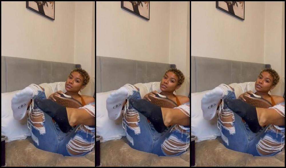 Thelbfeet Nicknamed Thelbfeet Onlyfans Pov Sniffing And Loving On These Sweaty Feet Of Mine With You