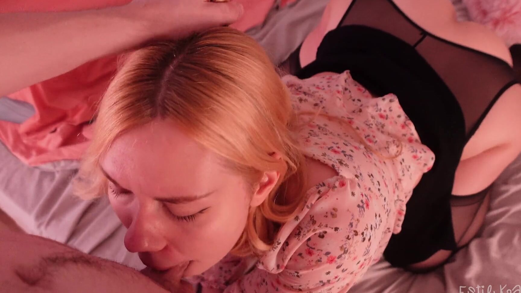 EstieKay Я наполнила свою симпатичную подругу после свидания xHamster xhamster