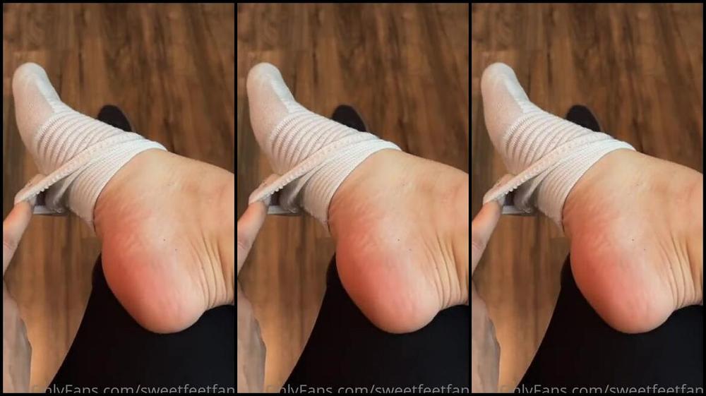 Sweetfeet2018 Nicknamed Sweetfeetfans Onlyfans After My Morning Run I Need An Assistant To Take My Shoes And Socks Off For Me Any Volunteers Xoxo V