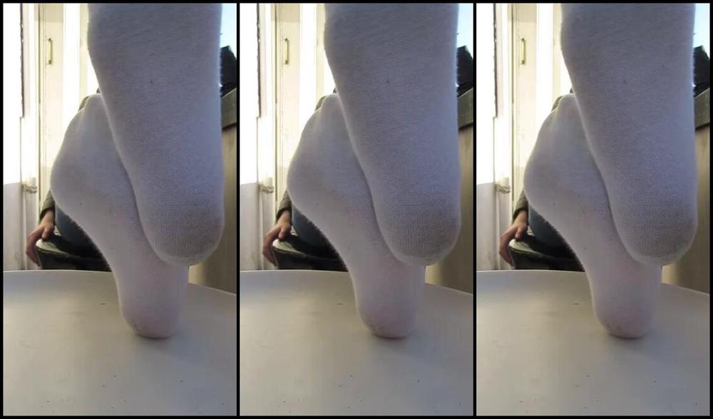 Neolasoles Nicknamed Neolasoles Onlyfans A Bit Of Socks And Bare Feet