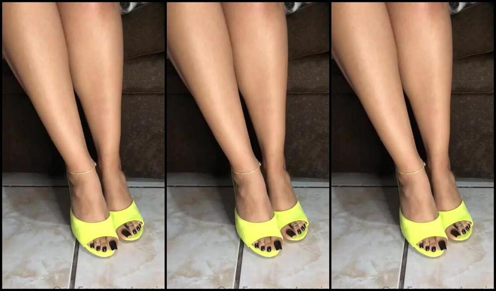 Rossiem Nicknamed Rossieft Onlyfans You Confess To Your New Neighbor That You Have A Foot Fetish So She Teases You With Her Sexy Black