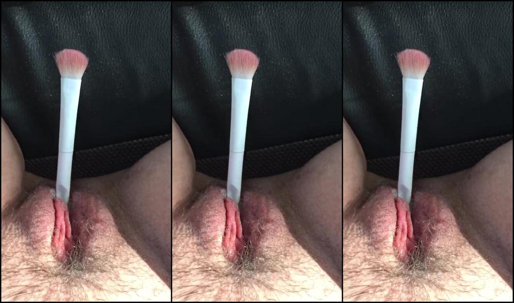 Babijaxxxx Wet N Wild Fucking My Pussy In The Parking Lot With My Make Up Brush Until I C