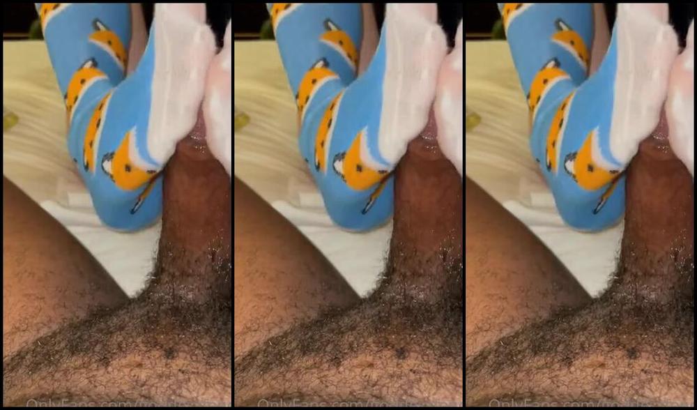 Fendi Feet Aka Goddessfendi Onlyfans After He Came From A Regular Fj We Decided To Play For Round 2 I Love Adding Socks Nylons Shoesp