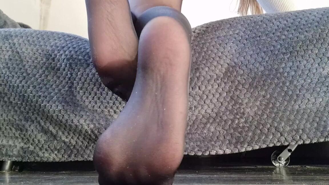 Ayellgirlfeet Nicknamed Ayellgirlfeet Onlyfans Mes Jolis Pieds En Collants Dans Ton Visage Et Je Fini Par Une Instruction Footjob My Feet In N 1
