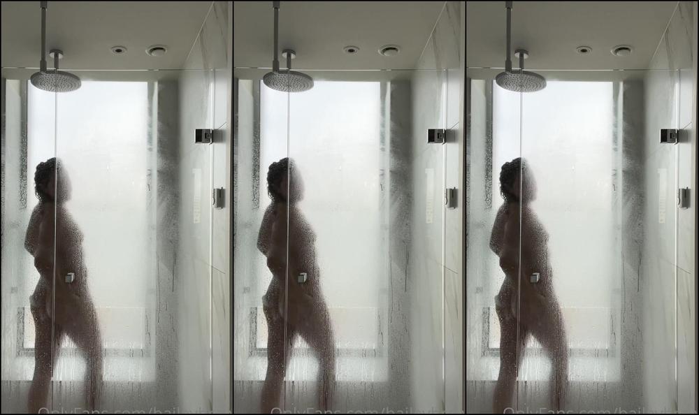 Baileybrews It S Shower Saturday And My Amsterdam Hotel Has The Best Glass Shower I Ve Ever Seen